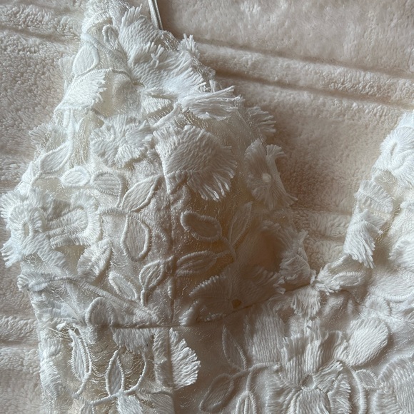 NWT White Lace Gown/Dress - Picture 4 of 6